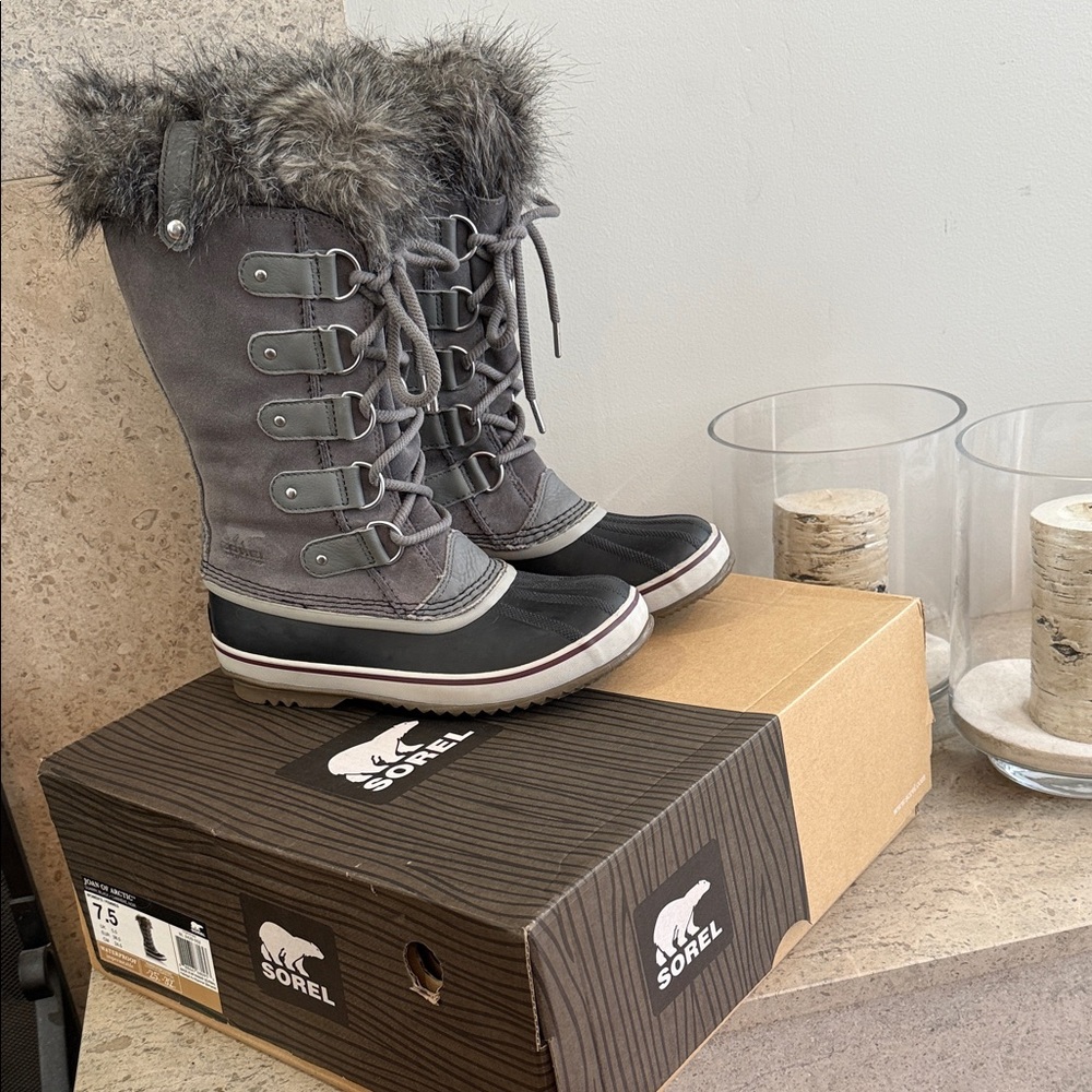 Sorel Joan Of Arctic Faux Fur-Trimmed Boots. Women’s Size 7.5